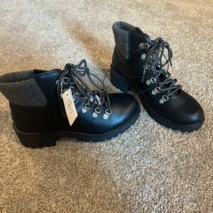 St John’s Bay memory foam black boots